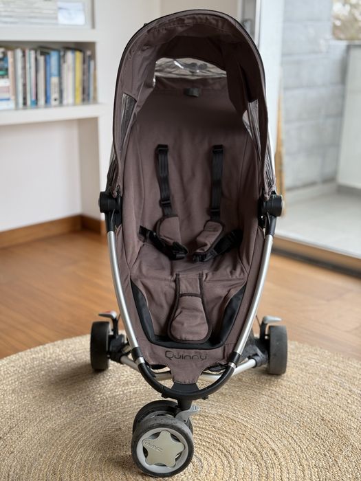 Carrinho de criança Quinny Zapp castanho + Quinny Zapp Extra em preto.