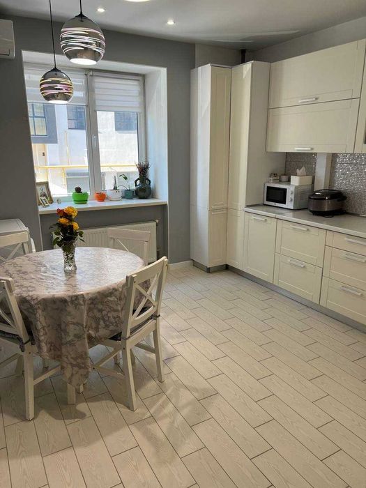 Гарна квартира поруч з Озером Виставка