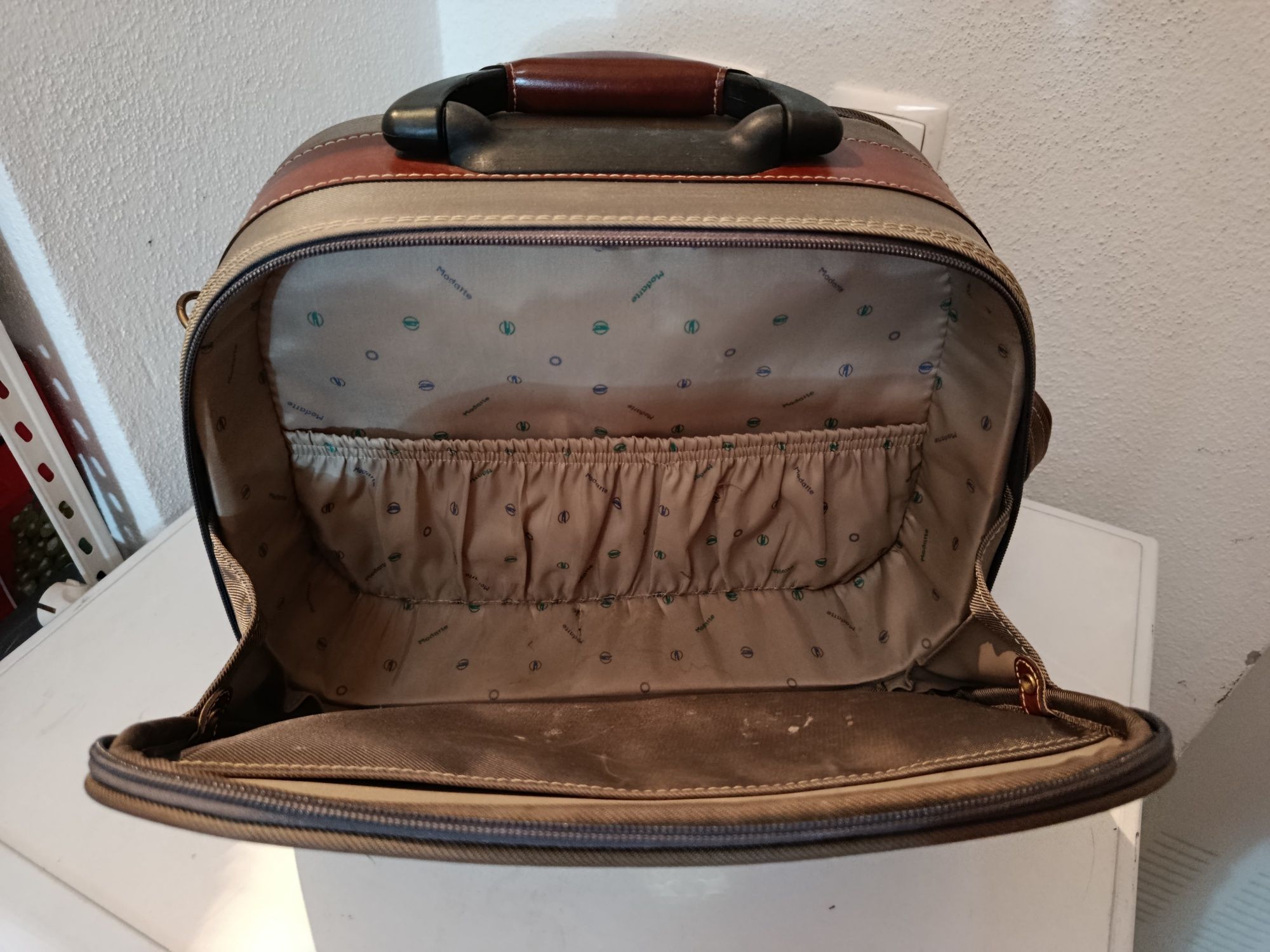 Mala / troley de viagem e Nécessaire