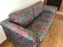 Sofá-cama estampado.
