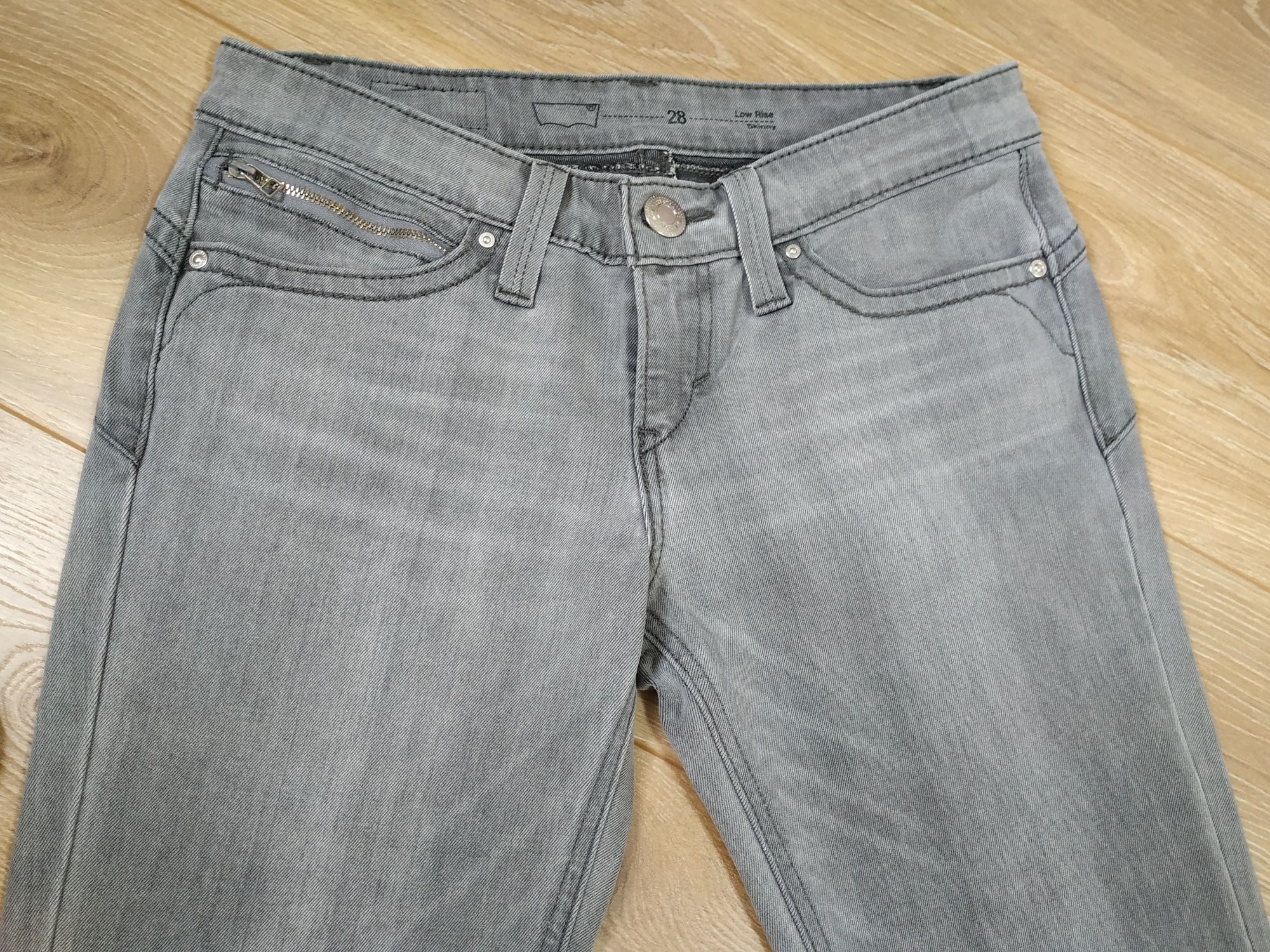 Levis,low rise skinny.базовые серые джинсы из премиального котон26/27