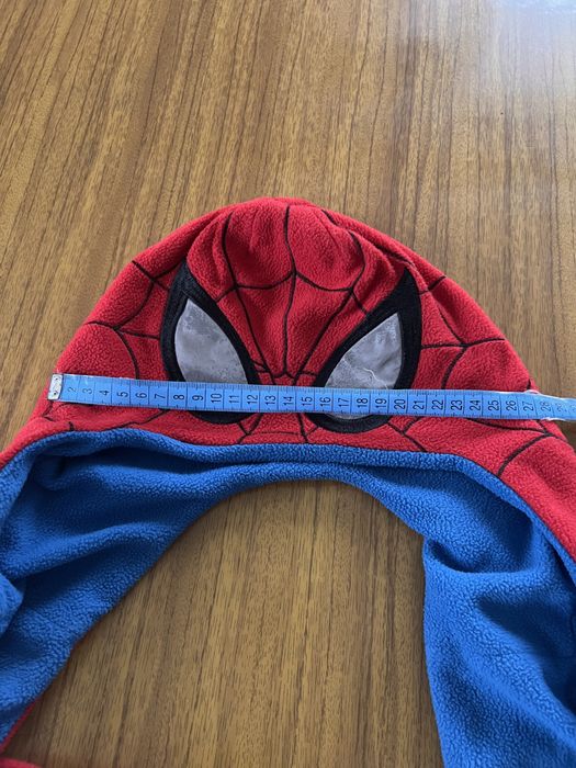 Шапка людина павук