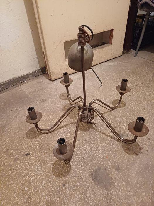 Stary żyrandol do renowacji