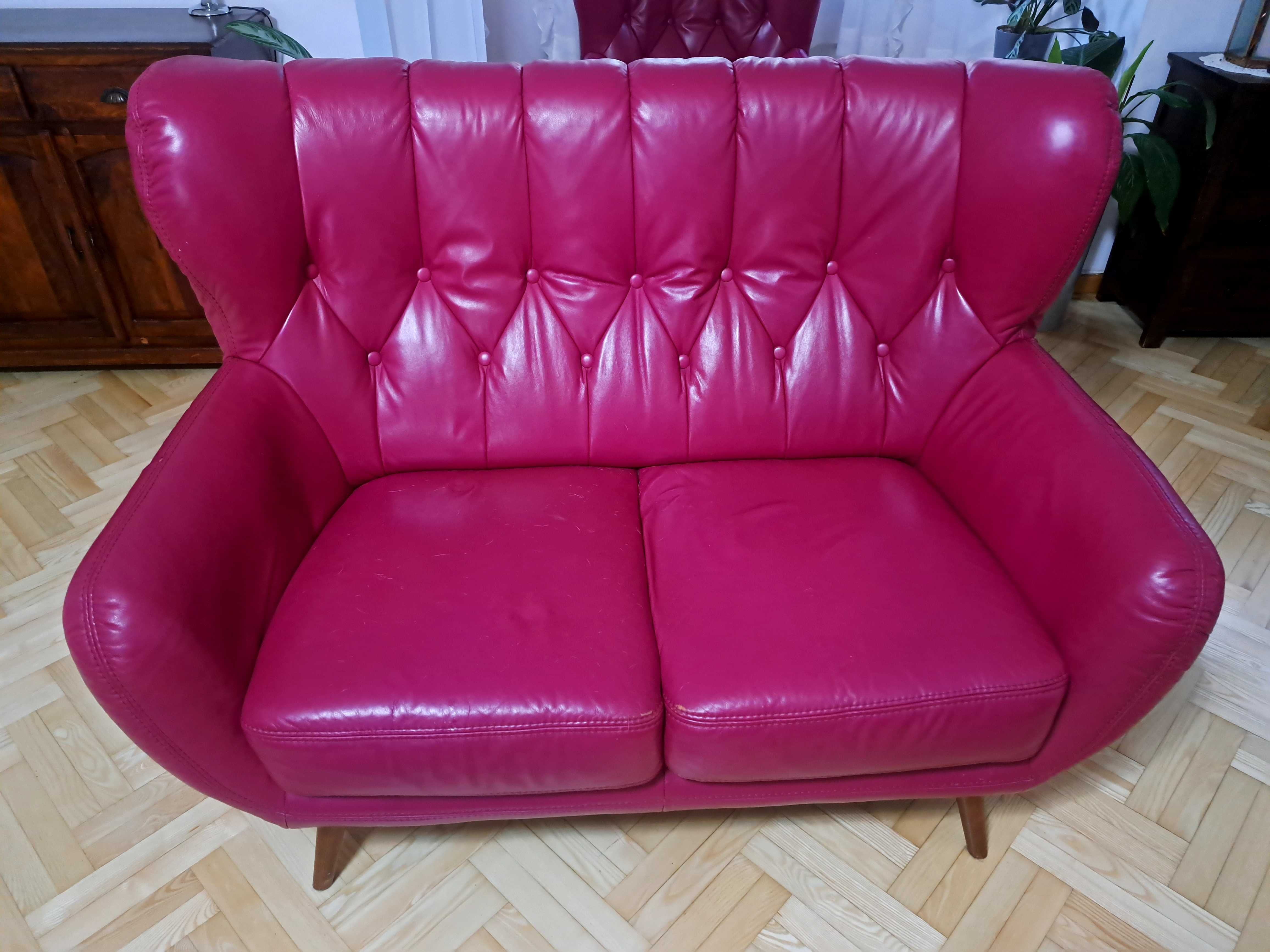 Sofy do salonu nierozkladane skóra malinowa