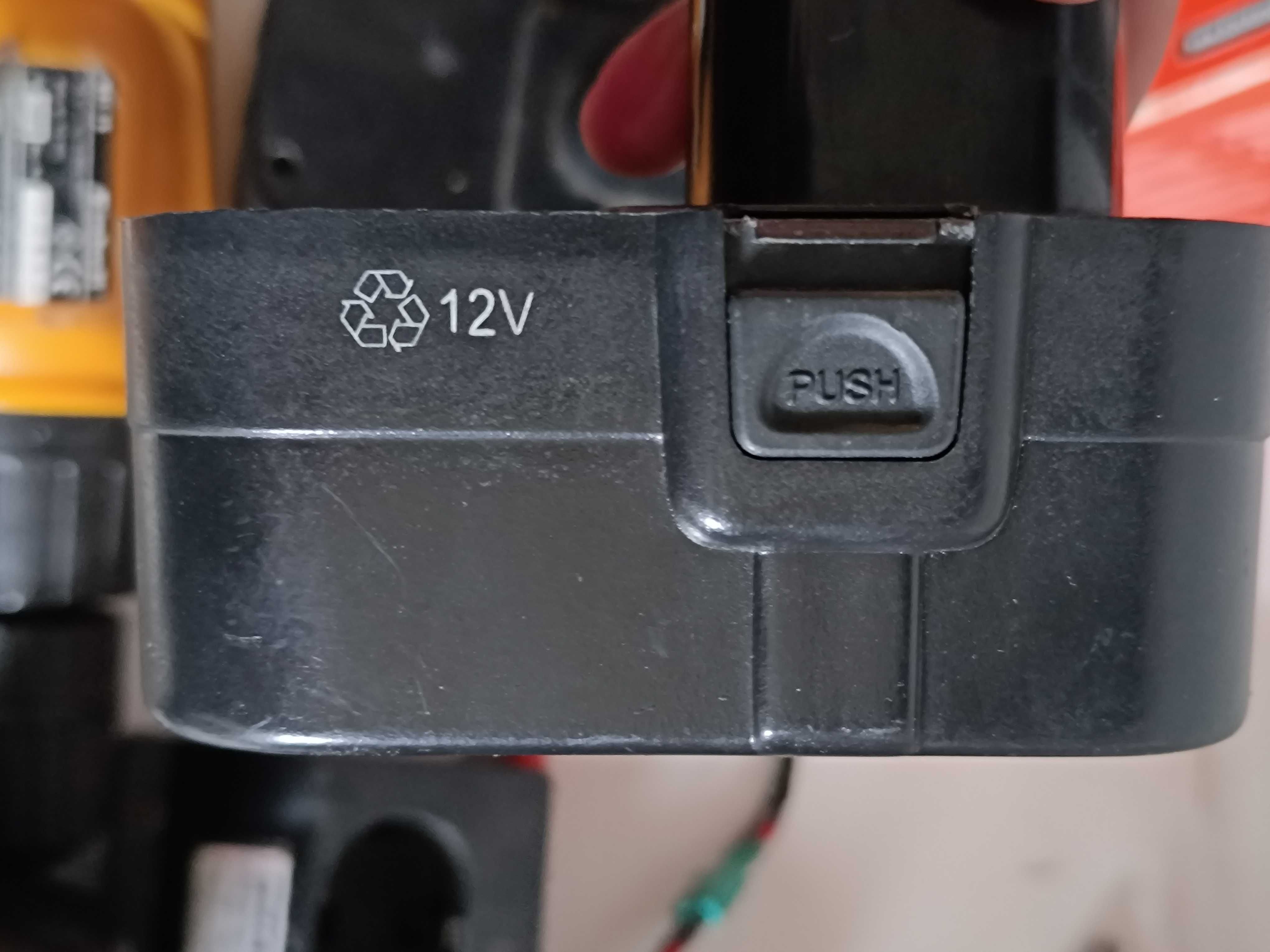2 Aparafusadores elétricos com baterias