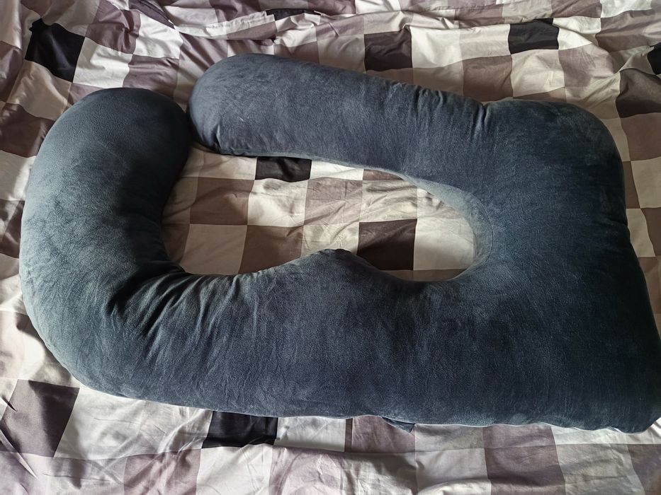 Poduszka ciążowa typu J – aksamit, jak nowa