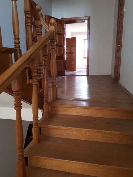 Оренда н/особняку в самому Центрі з гаражем,подвір'я,є все необхідне