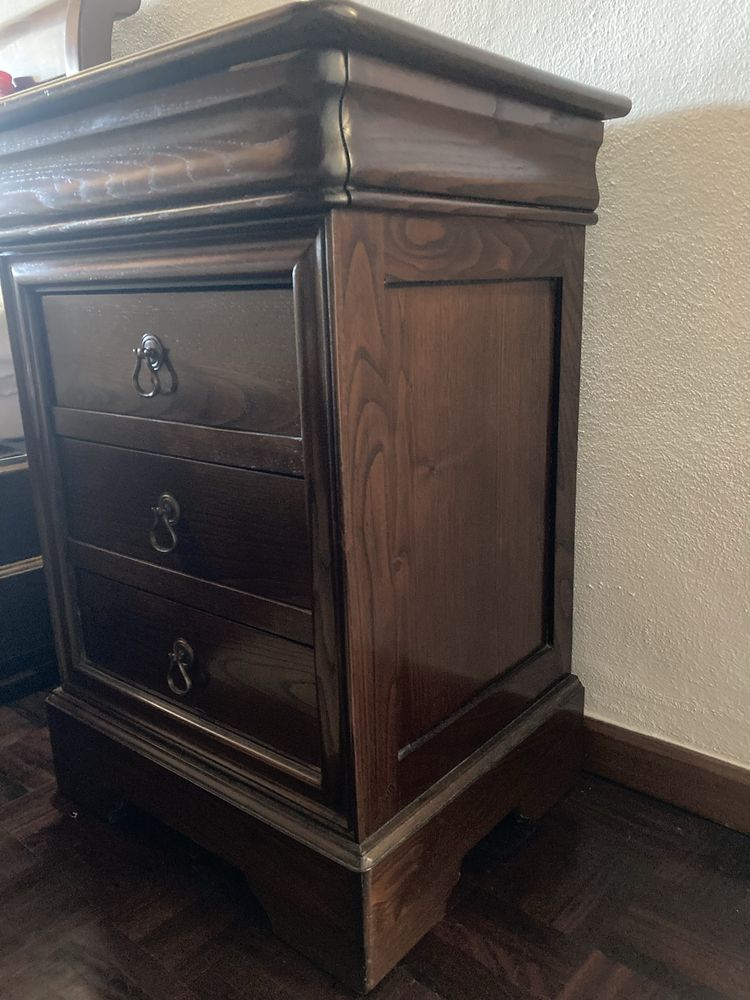 Mesa de Cabeceira em Madeira