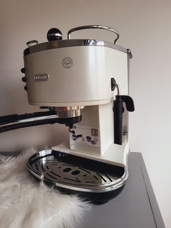 Ekspres kolbowy w stylu retro DeLonghi