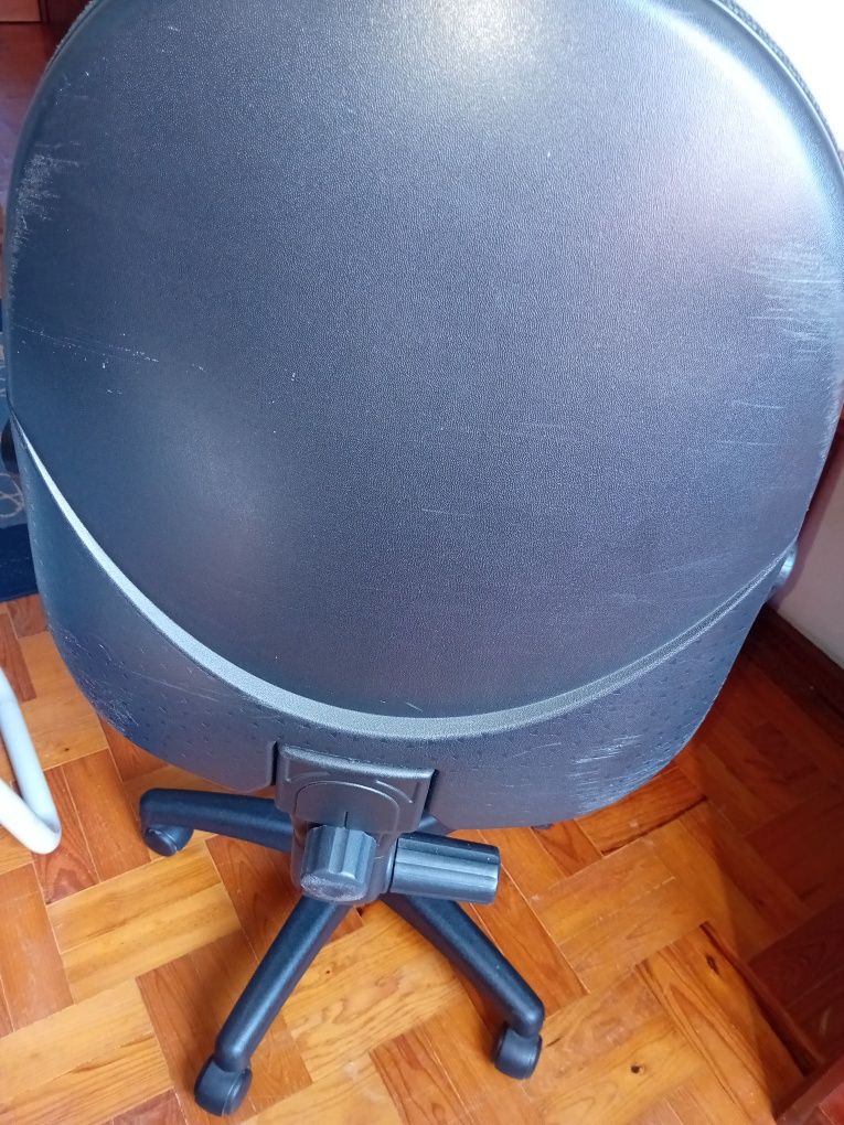 Mesa de estudos/secretária em madeira com cadeira
