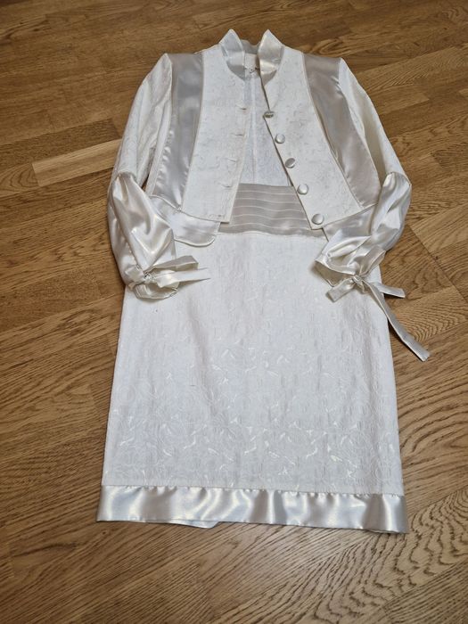 Святковий жіночий костюм