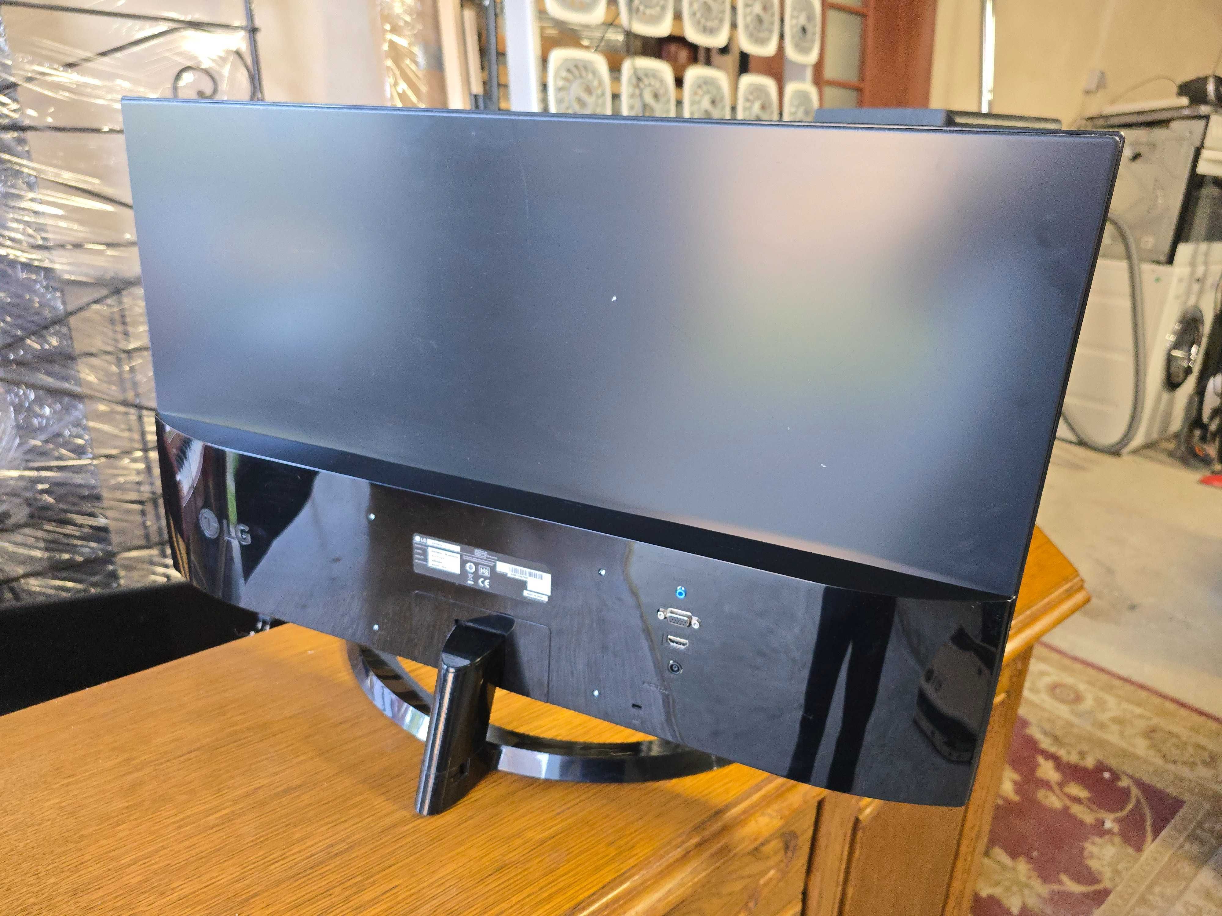 Duży monitor LG 32 cale, stan idealny jak nowy, oryginalny karton