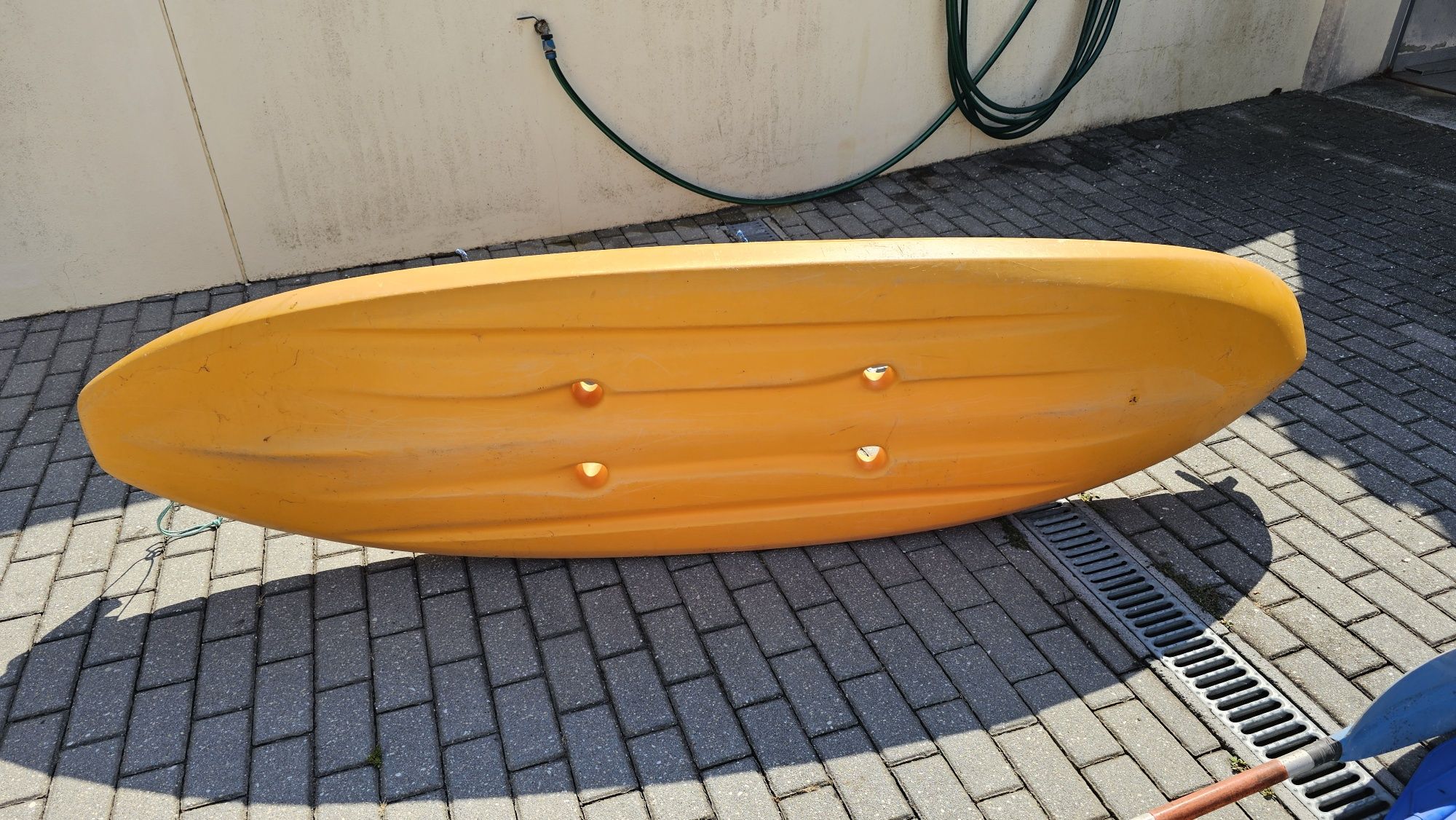 Kaiak rígido e pagaias