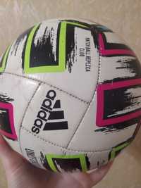 Футбольний м'яч Adidas size 4