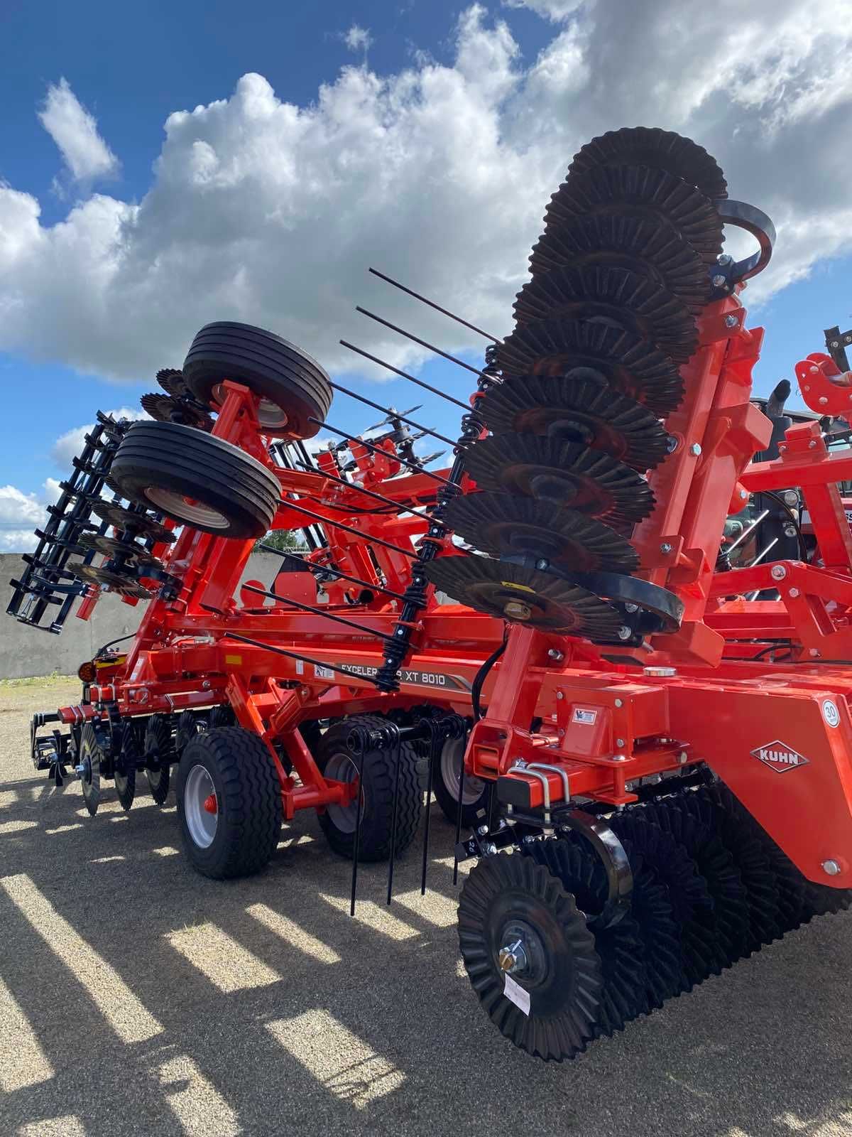 KUHN EXCELERATOR XT 8010 Вертикальний обробіток грунту