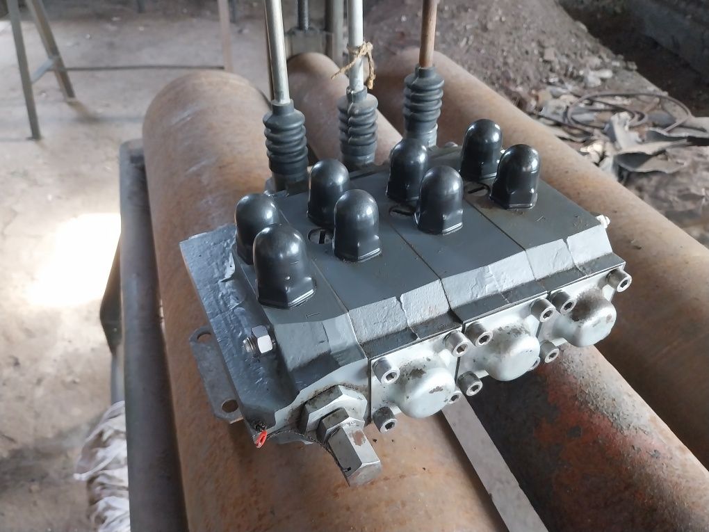 Rozdzielacz hydrauliczny liaz