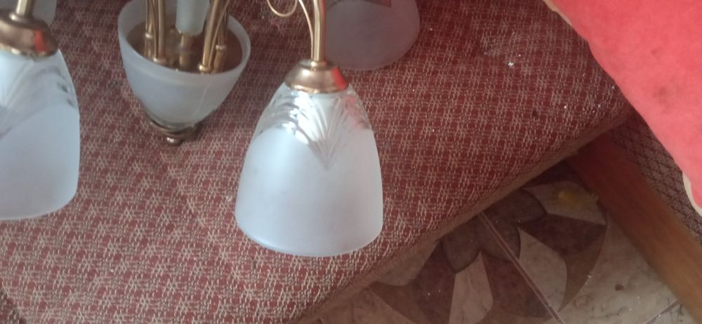 Ładny żyrandol .