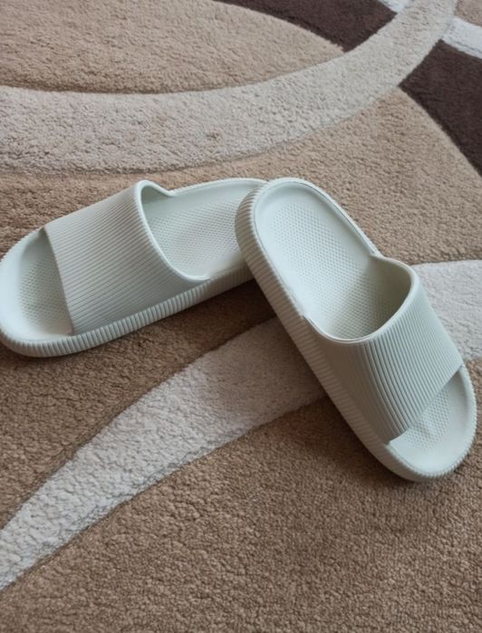 Капці в пологовий будинок