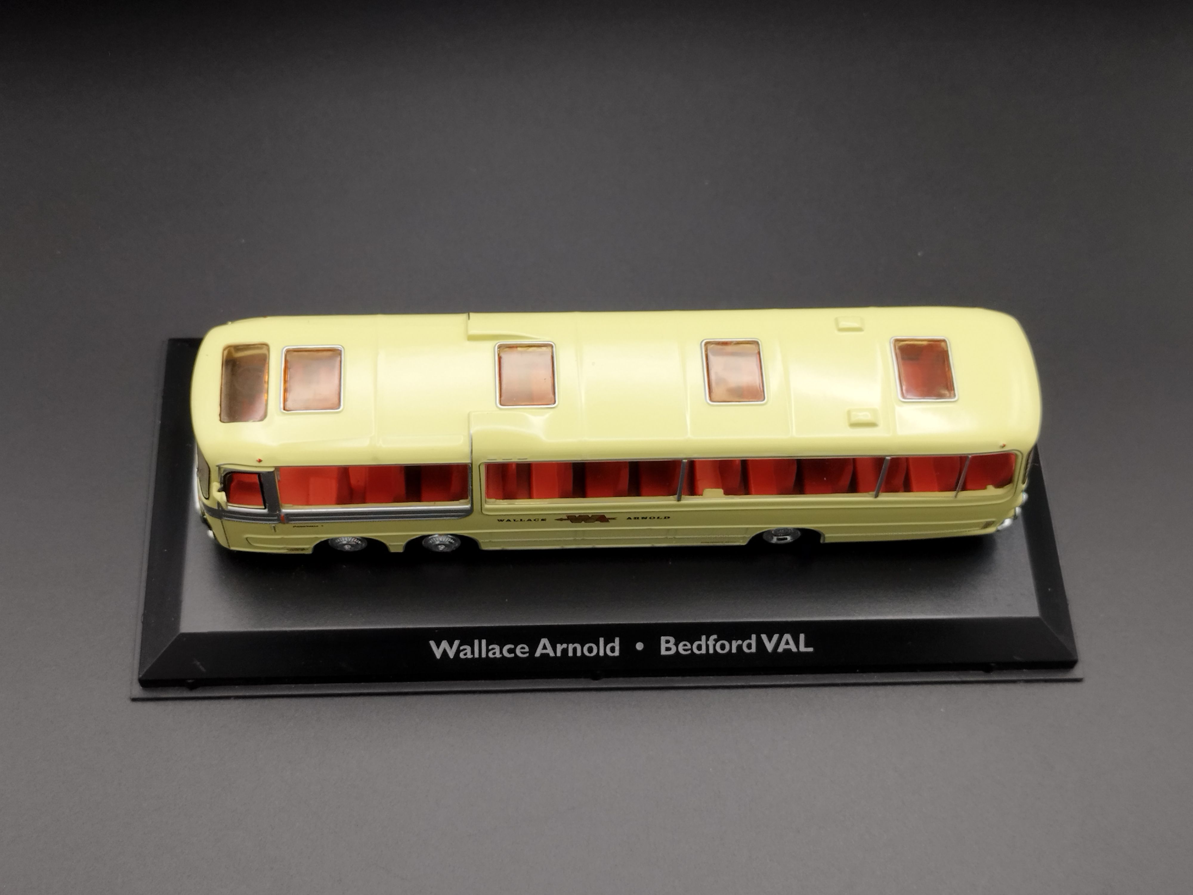 1:72 Atlas BUS Wallace Arnold Bedford VAL model nowy