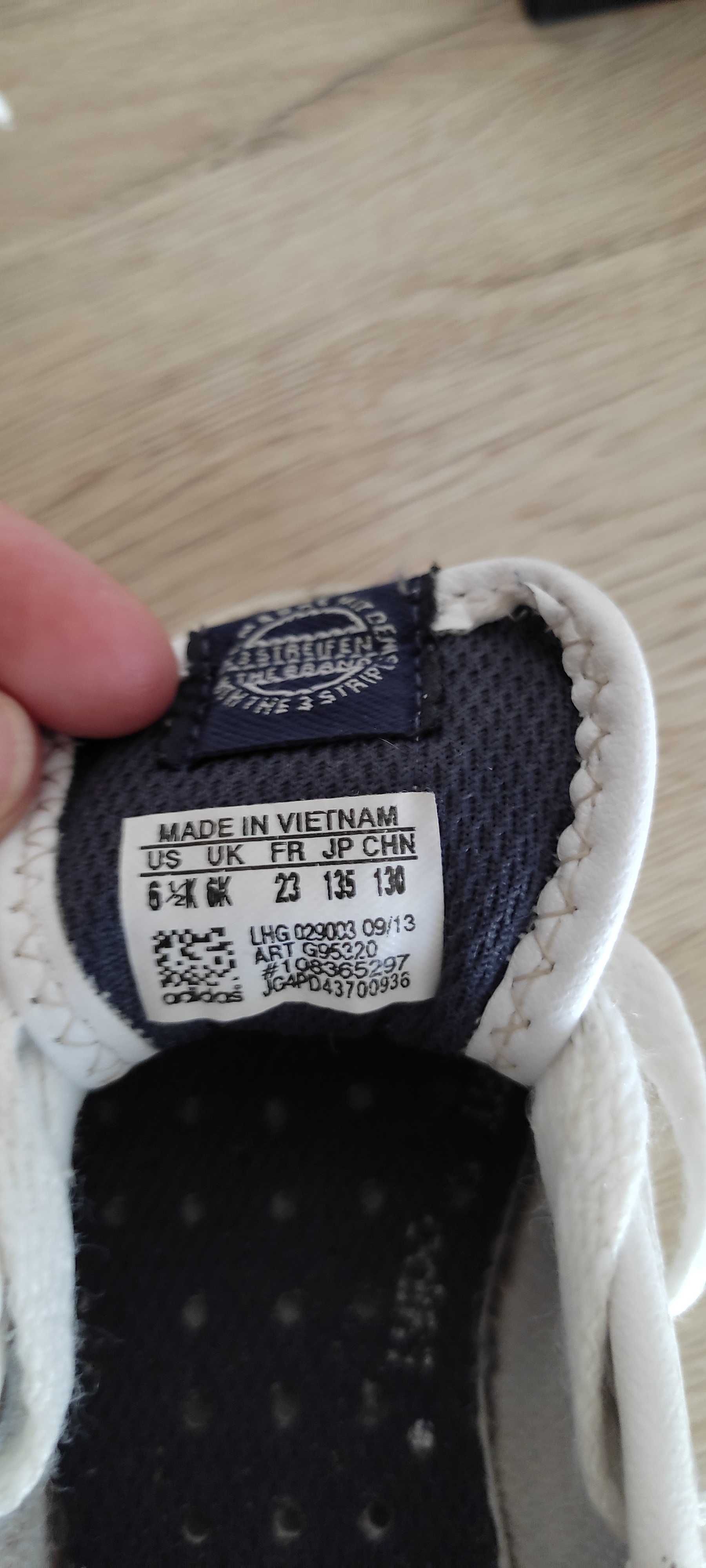 Białe skórzane buty sportowe Adidas 23 r.