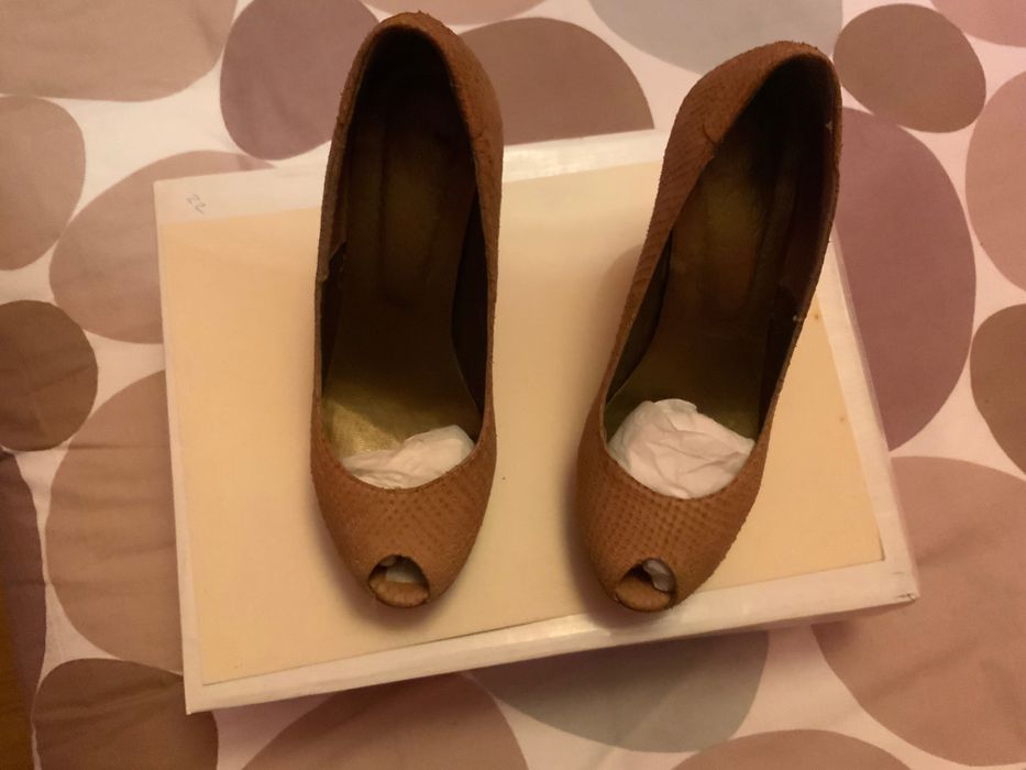 Sapatos salto alto 35