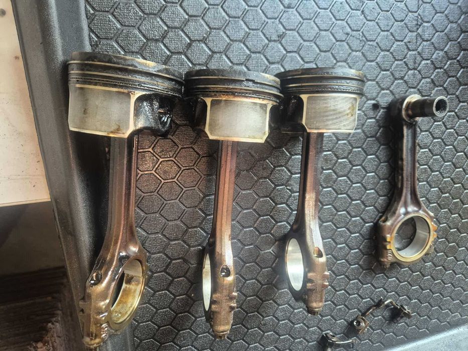 Поршень Шатун 1.4 TSI ТСІ TFSI caxa bmy cav blg cdga