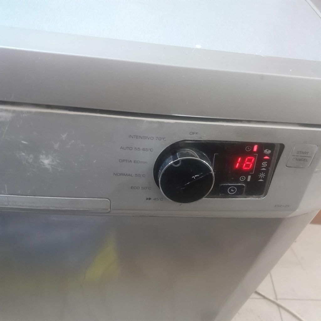 Maquina de lavar fagor
3 cestos para loiça 
A trabalhar Possibilidade