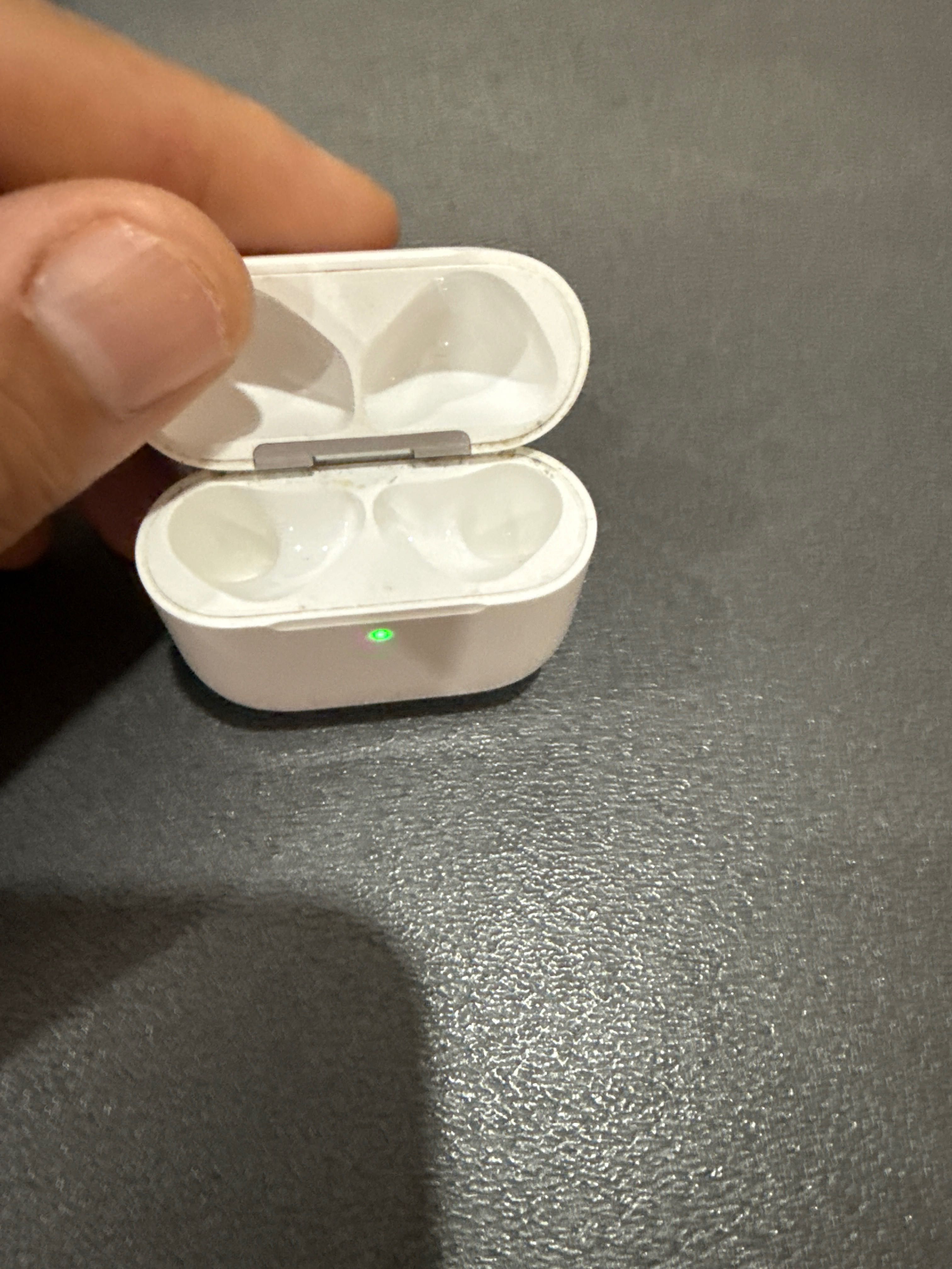 Caixa  carregamento  airpods 4