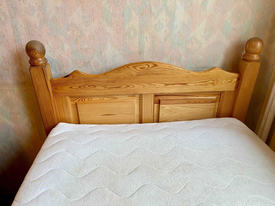 Łóżko z litego drewna z dużą szufladą i materac 200x80