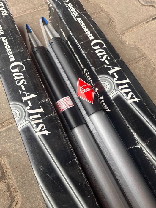 Амортизатор на задний мост KYB 553356