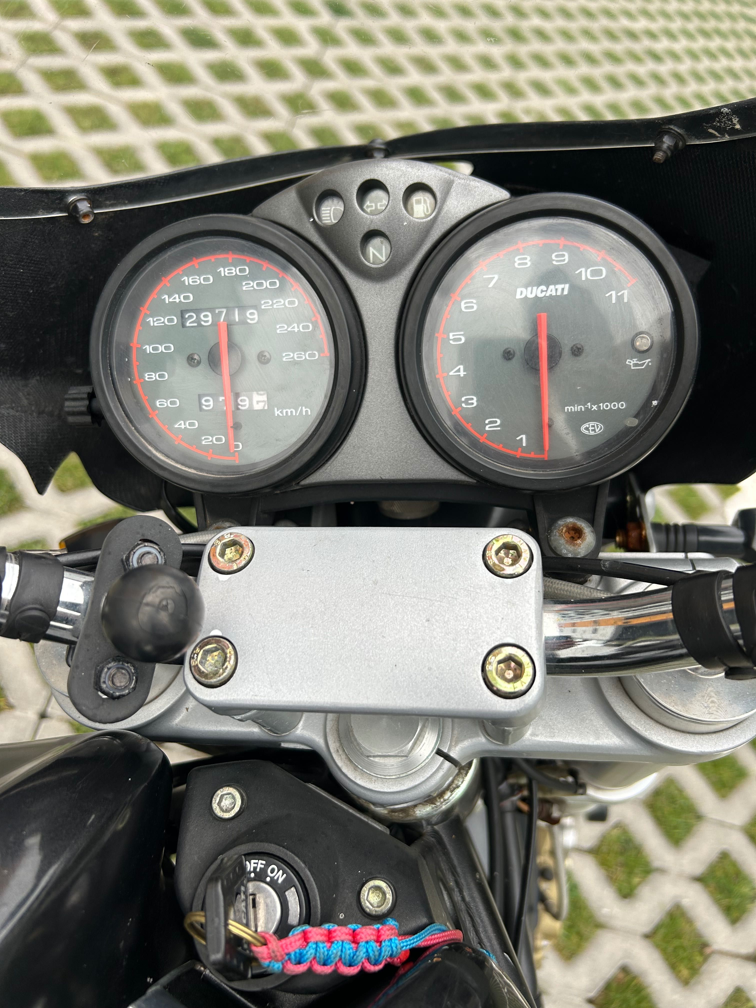 Ducati monster 900