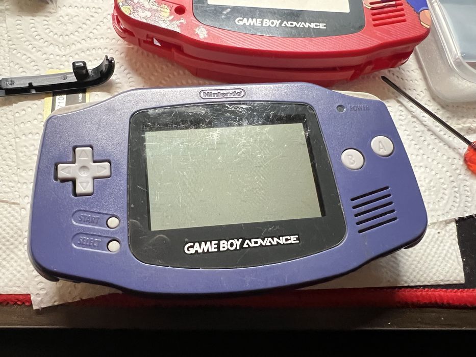 Oryginalna obudowa z działającym ekranami game boy Advance