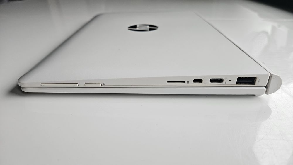 HP Pavilion x2 Detachable - 64GB; 2GB RAM; 10,1`dotykowy, obracany 3w1