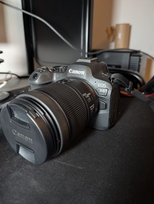 Câmera Canon R6 MKII mais lente RF 24-105mm F4-7.1 IS STM