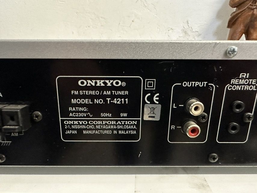 Tuner stereo Onkyo T-4211, Made in Malaysia.