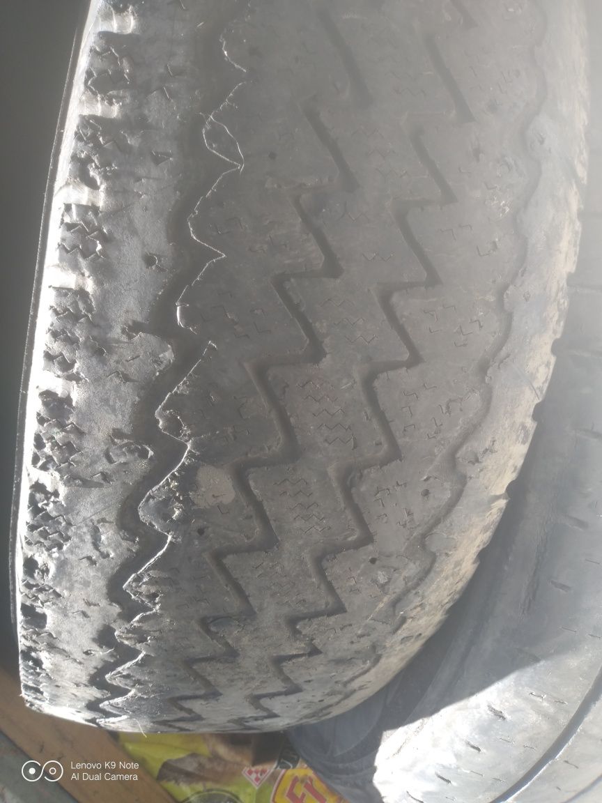 шини 225/70 R15C. Є 2 розпаровки.