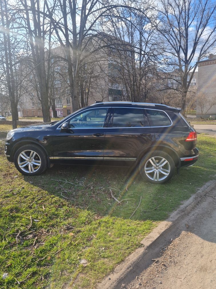 Правильний Туарег Touareg 3.0d панорама пневма чорний на чорному не кр