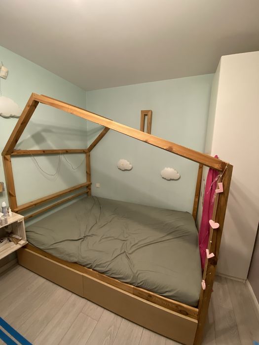 Łóżko dziecięce domek 140x200+ szafa, biurko, krzesełko, karnisze