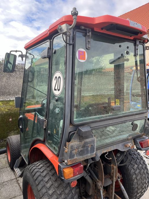 Oryginalna ogrzewana kabina Kubota B2230 B2231