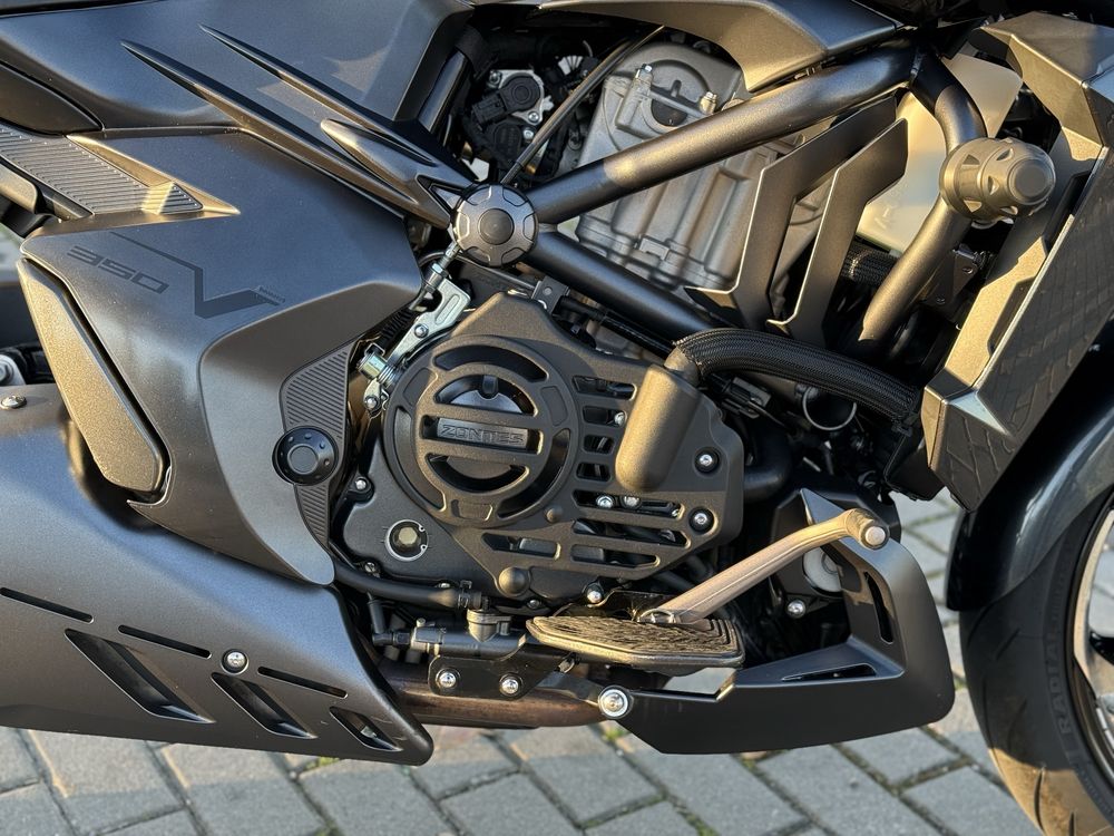 Mota 350cc sem detalhes 2023
