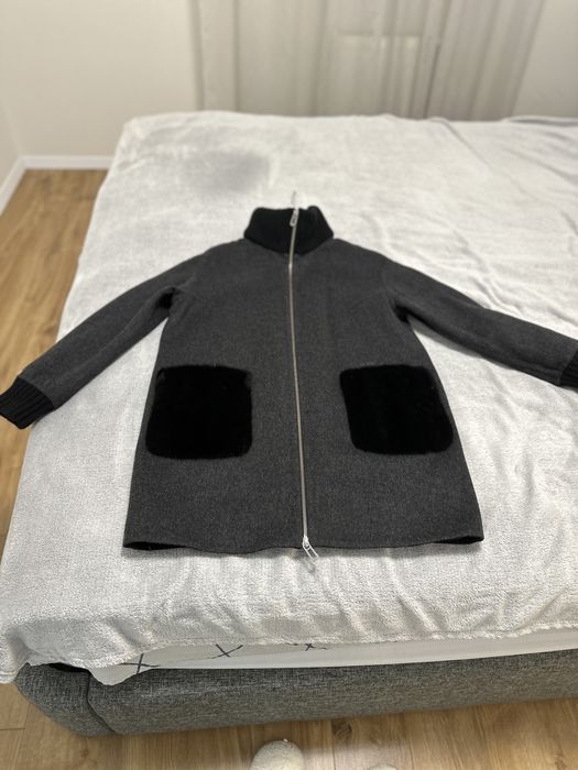 Стильне пальто з альпаки з норковими кишенями