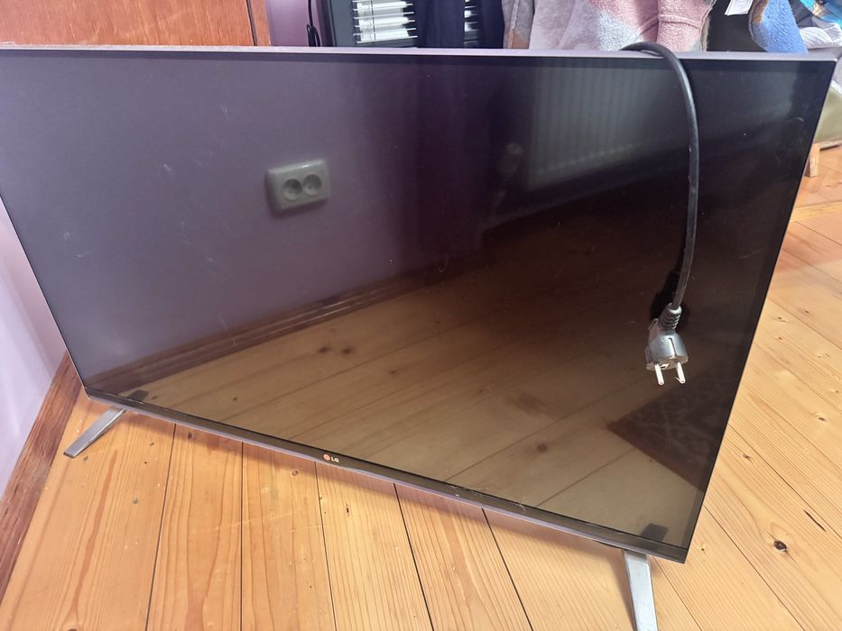 Телевизор LG 42LB6590V (диагональ 42 дюйма).