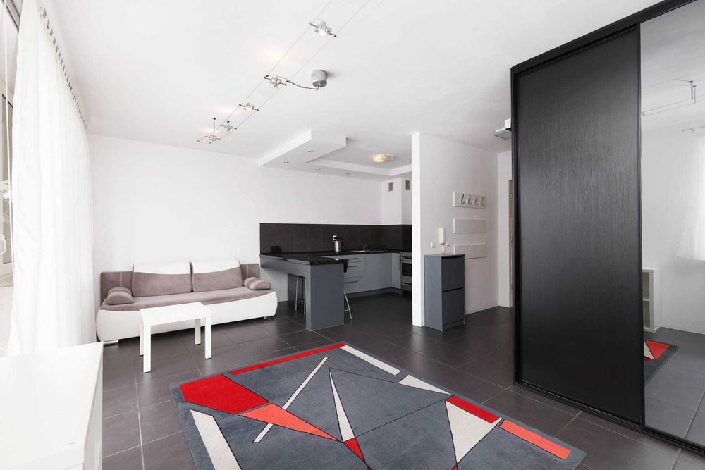 Piękne studio z balkonem i garażem blisko linii szybkiego tramwaju