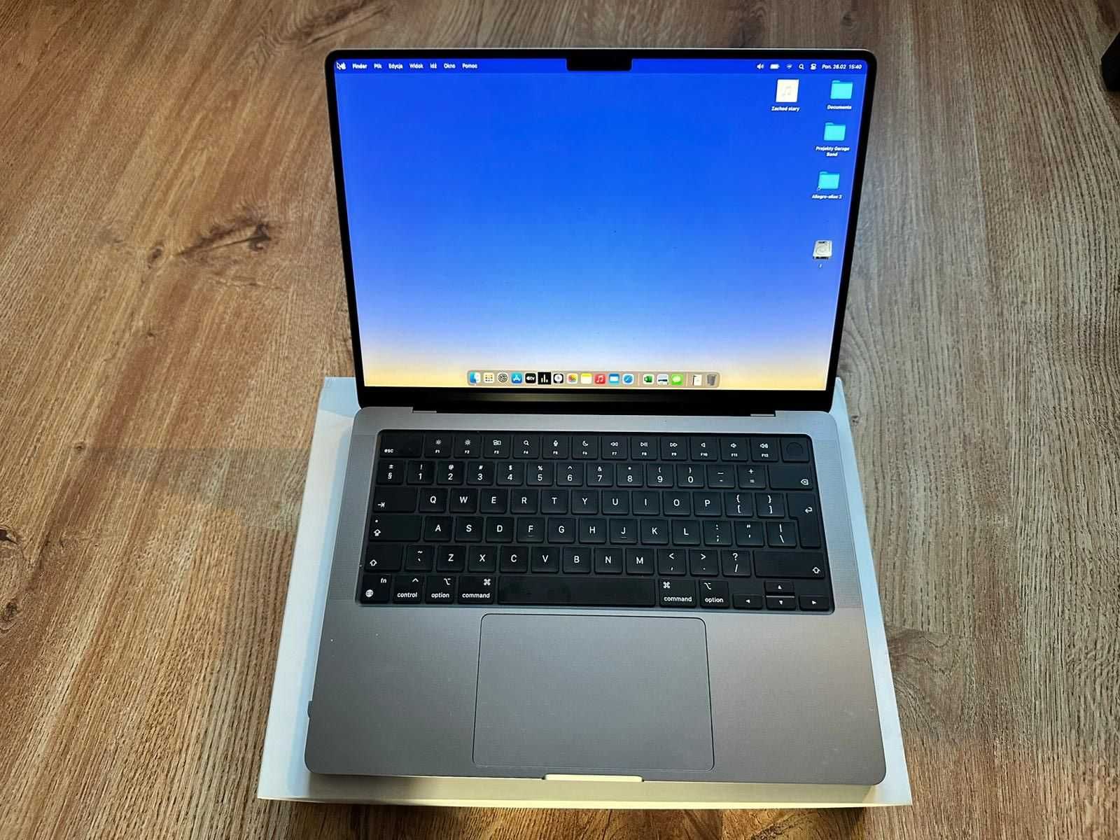 Laptop MacBook Pro 14 14,2 " Apple M3 8GB /512 GB grafit używany 3 tyg