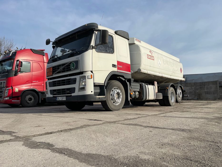Volvo cysterna do dystrybucji paliw „Laleczka”