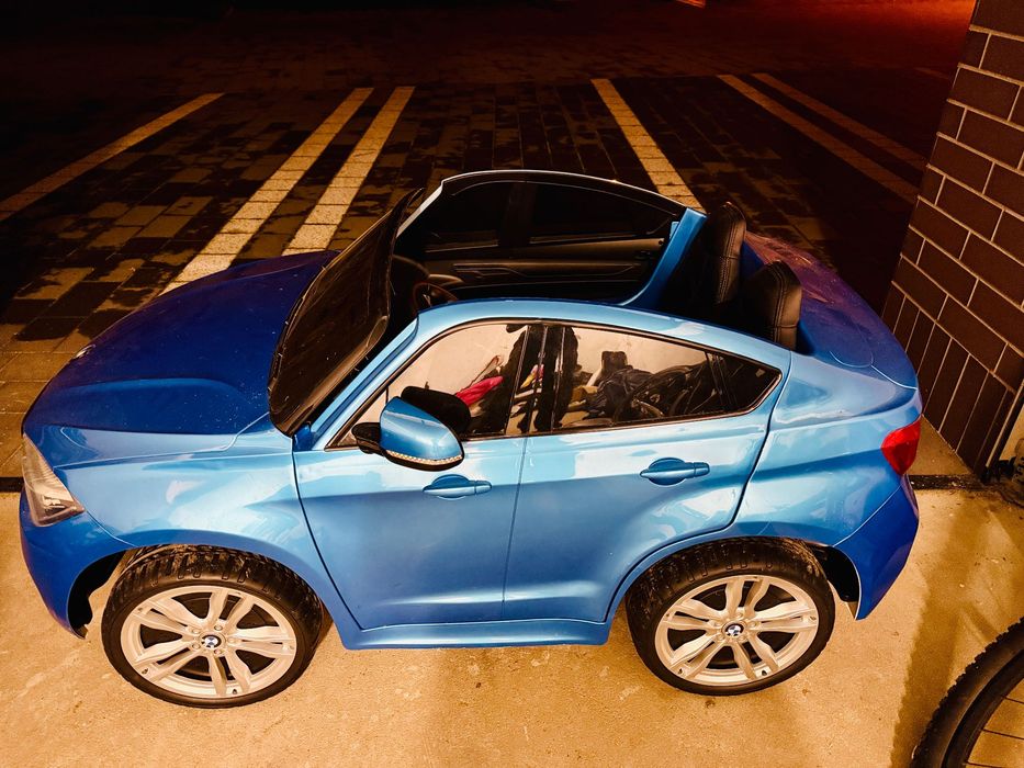 Dziecięce auto akumulatorowe BMW X6M XXL –  niebieski, dwuosobowe!