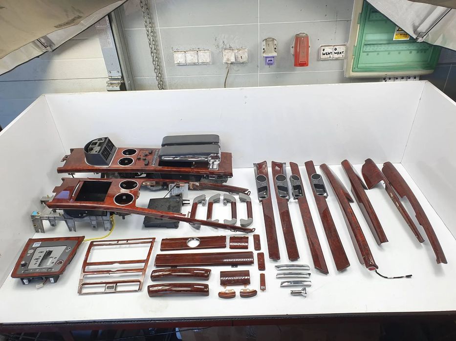 LG9R Volkswagen Phaeton 6.0 W12 2003 sedan nie long Środek Dekory komplet