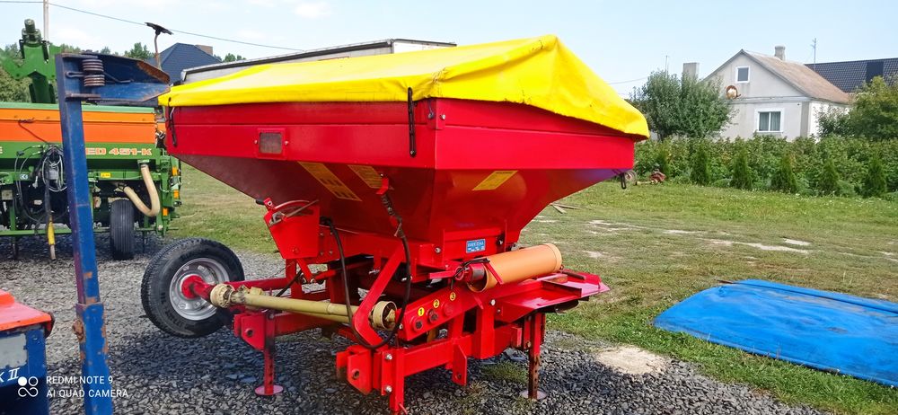 Розкидач добрив навісний