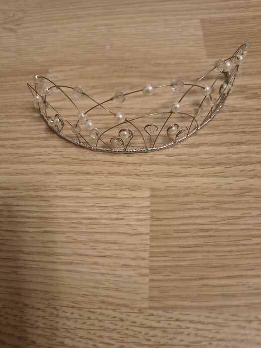 Diadem - ozdoba do włosów