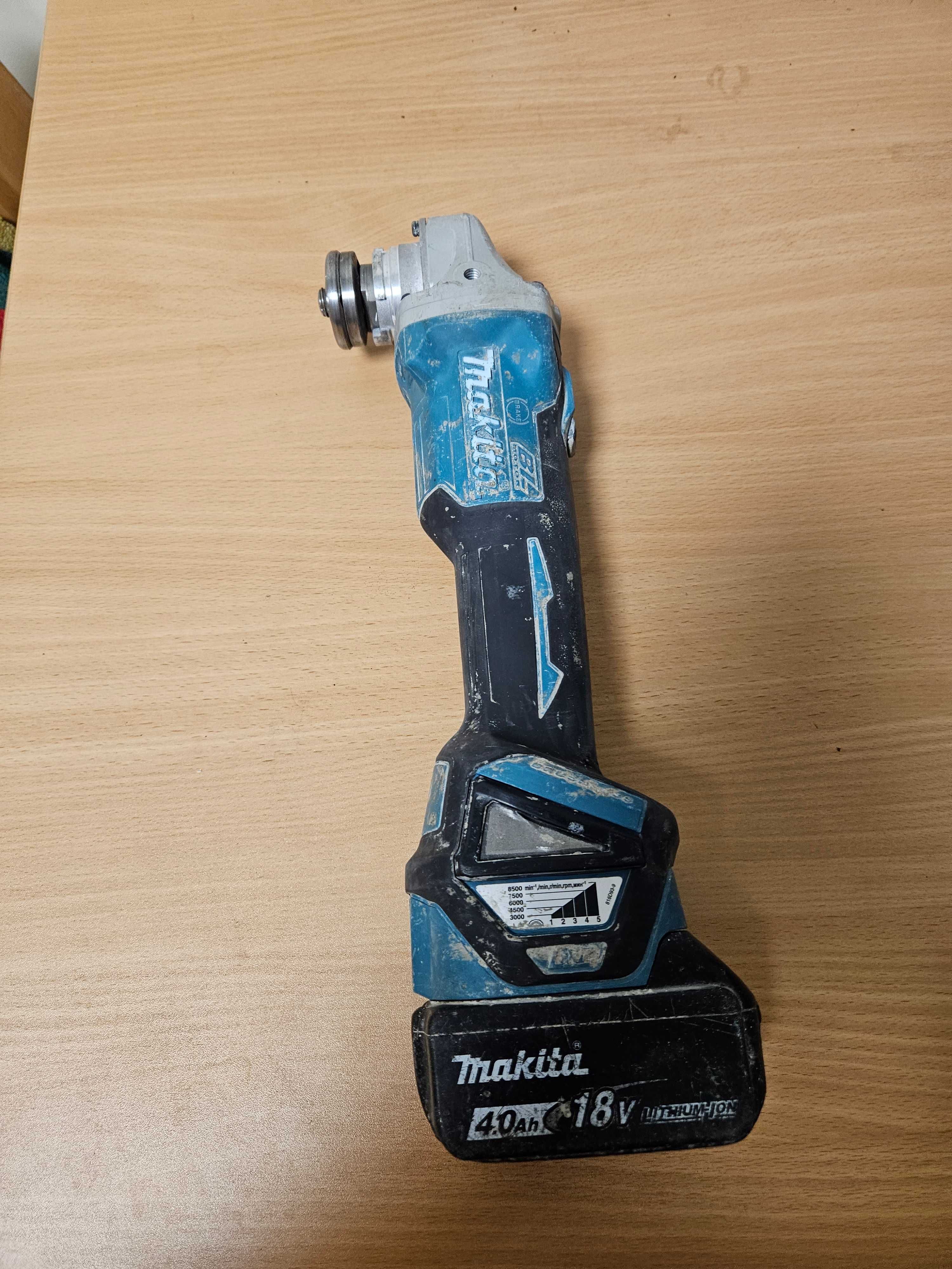 Makita DGA513 18 V